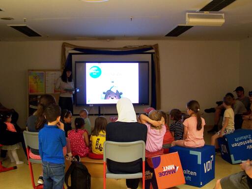 CD Bilderbuchkino Zentrale in Kinoecke mit Smartboard