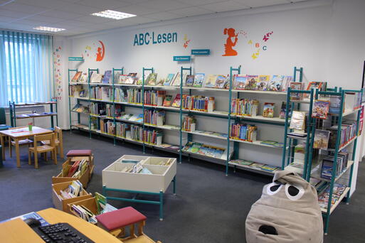 CD STB Sudenburg innen ABC-Lesen-Ecke mit Schriftzug